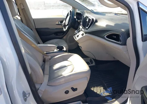 2021 Chrysler Pacifica Hybrid Touring L z USA, uszkodzony, nr VIN 2C4RC1L78MR586455